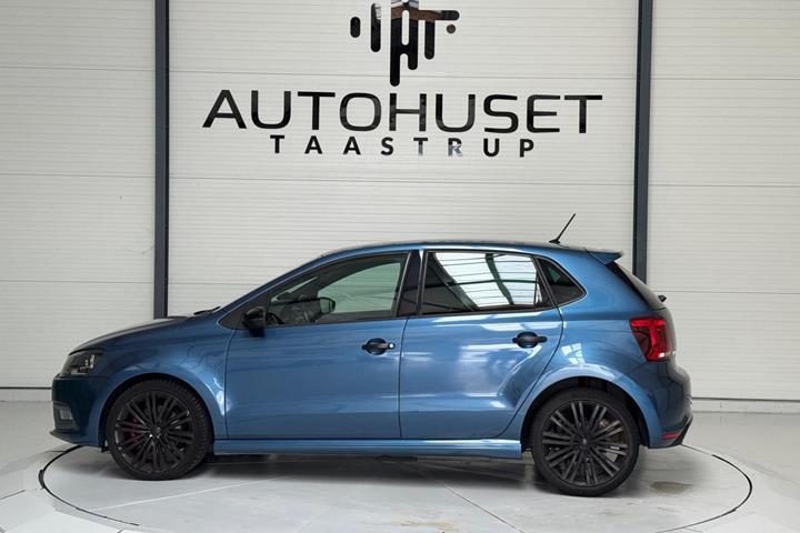 Blå VW Polo fra 2016