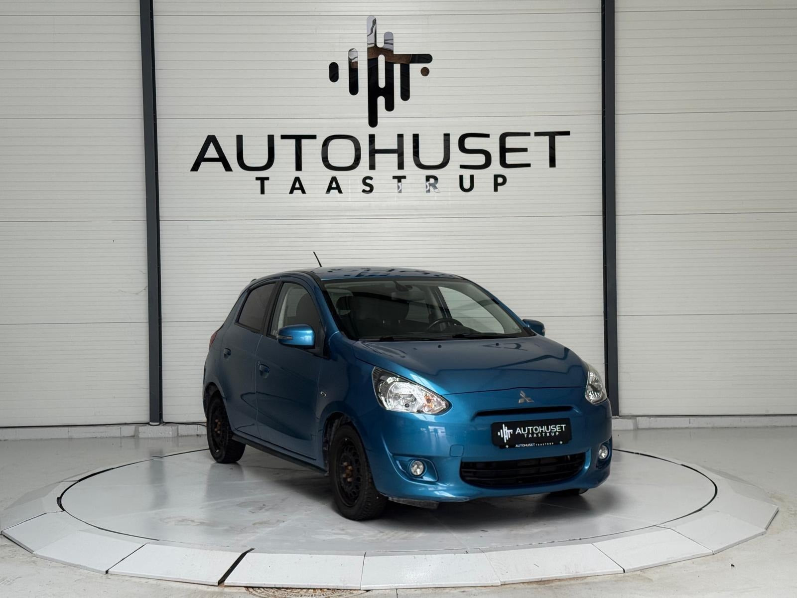 Blå Mitsubishi Space Star fra 2015