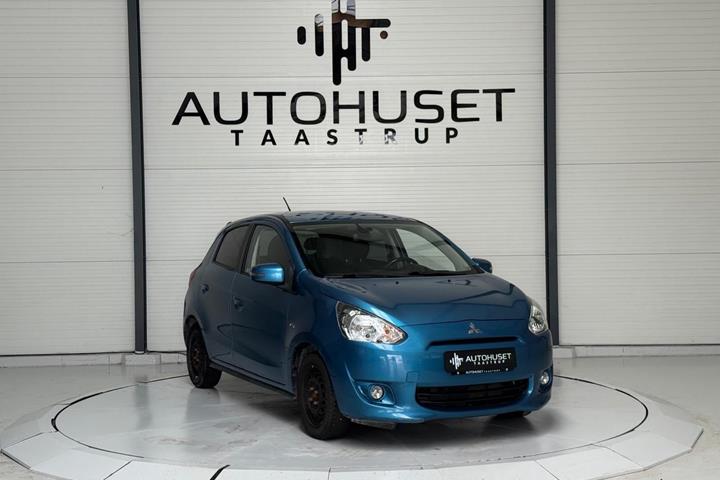 Blå Mitsubishi Space Star fra 2015