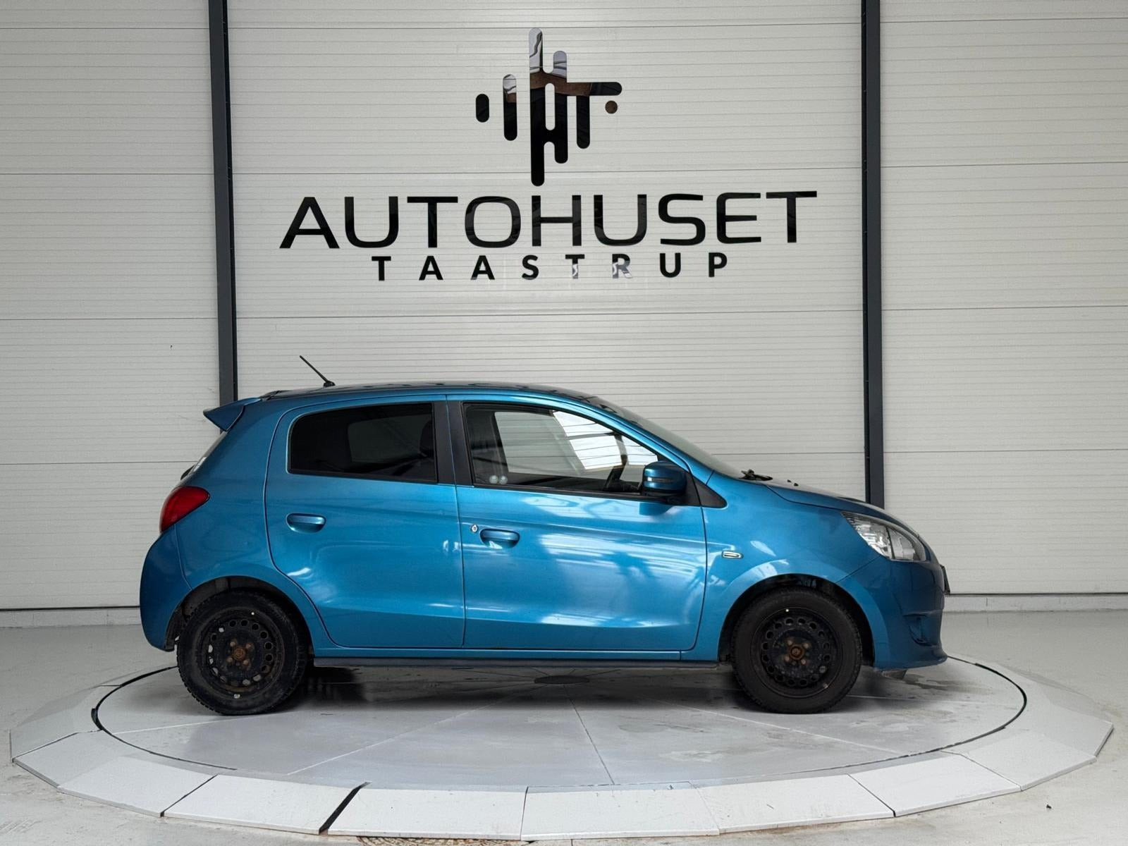 Blå Mitsubishi Space Star fra 2015
