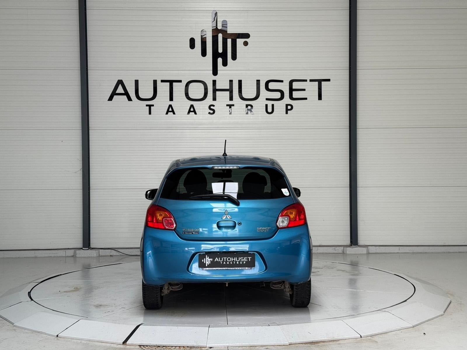 Blå Mitsubishi Space Star fra 2015