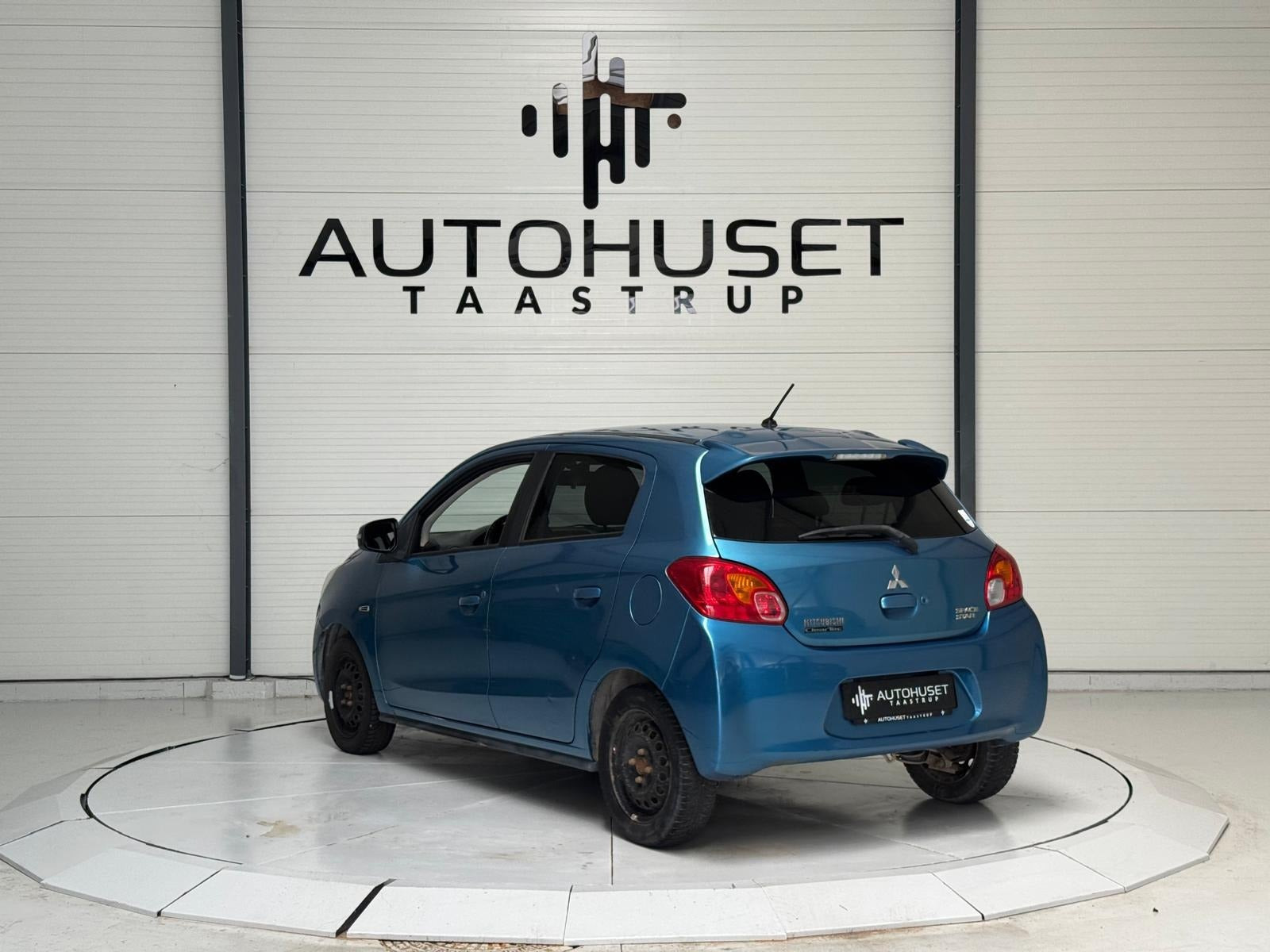 Blå Mitsubishi Space Star fra 2015