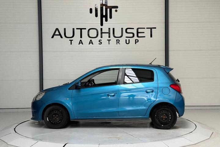 Blå Mitsubishi Space Star fra 2015