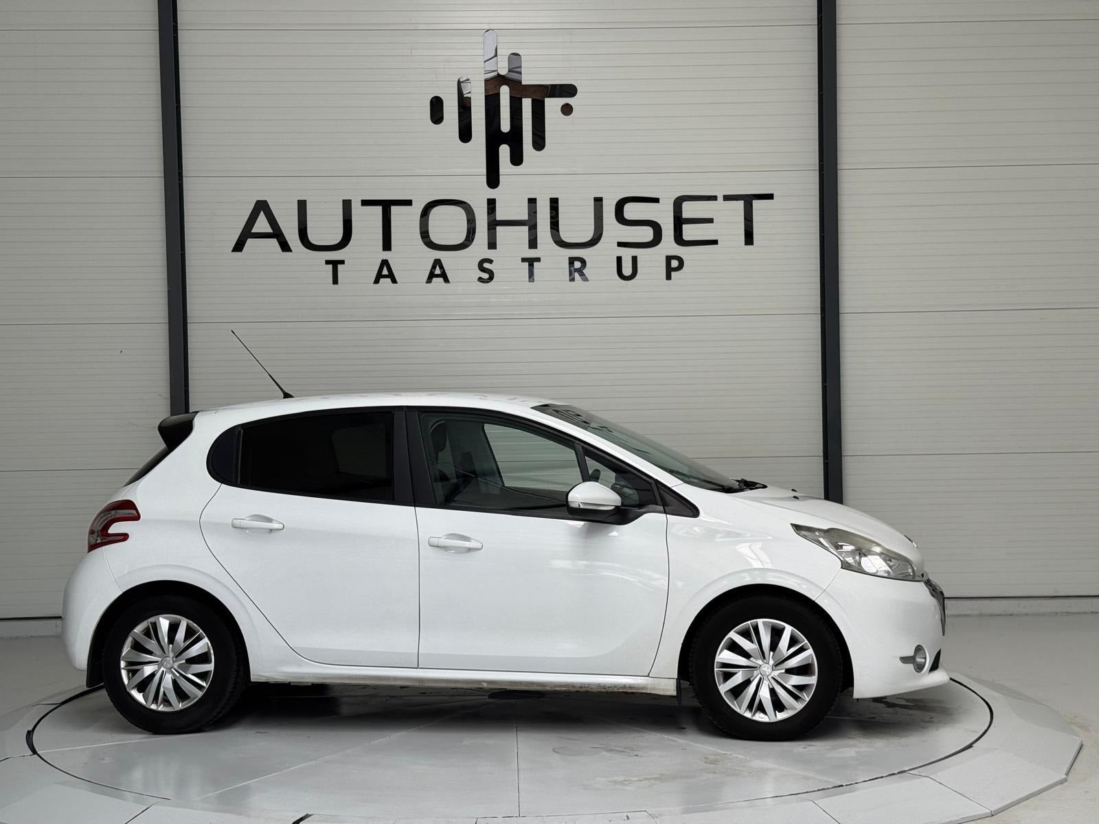 Hvid Peugeot 208 fra 2012