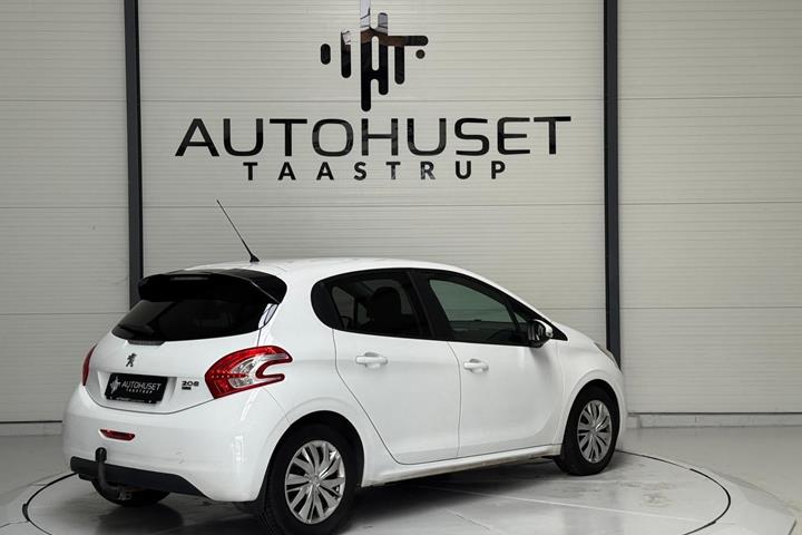 Hvid Peugeot 208 fra 2012