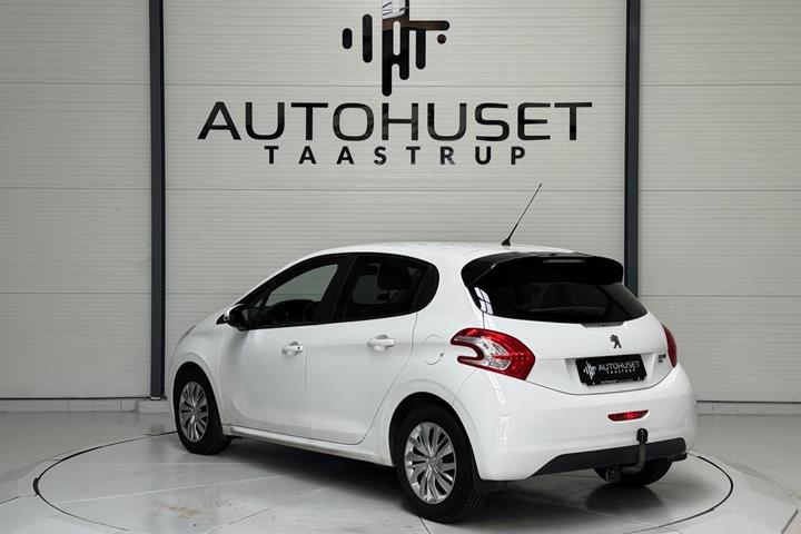 Hvid Peugeot 208 fra 2012