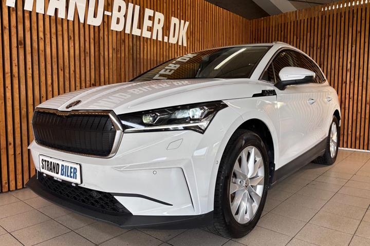Hvid Skoda Enyaq fra 2023