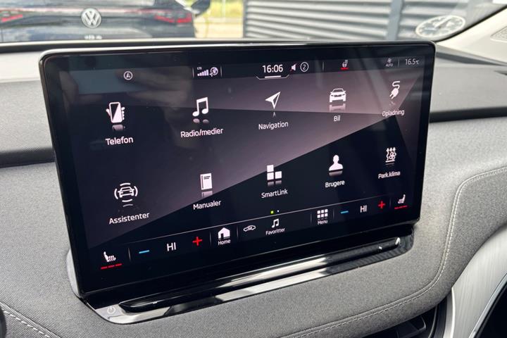 Hvid Skoda Enyaq fra 2023