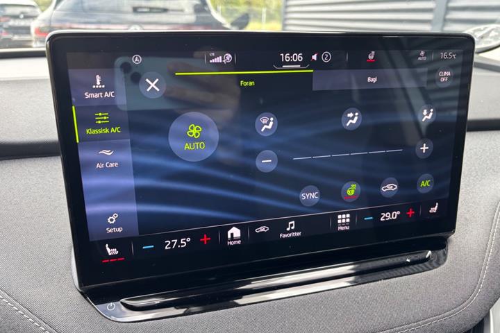 Hvid Skoda Enyaq fra 2023