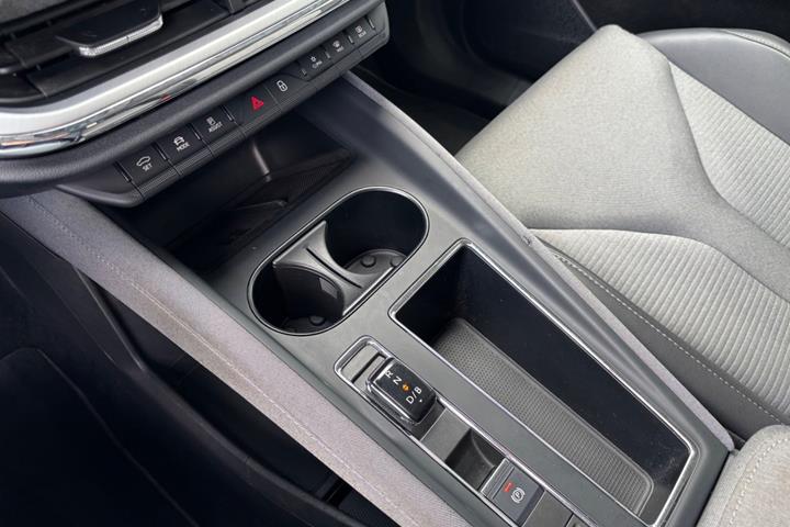 Hvid Skoda Enyaq fra 2023