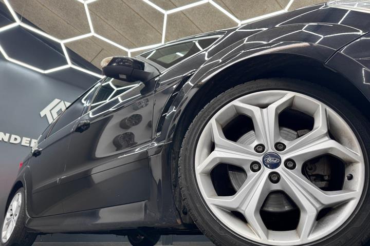 Sort Ford S-MAX fra 2014