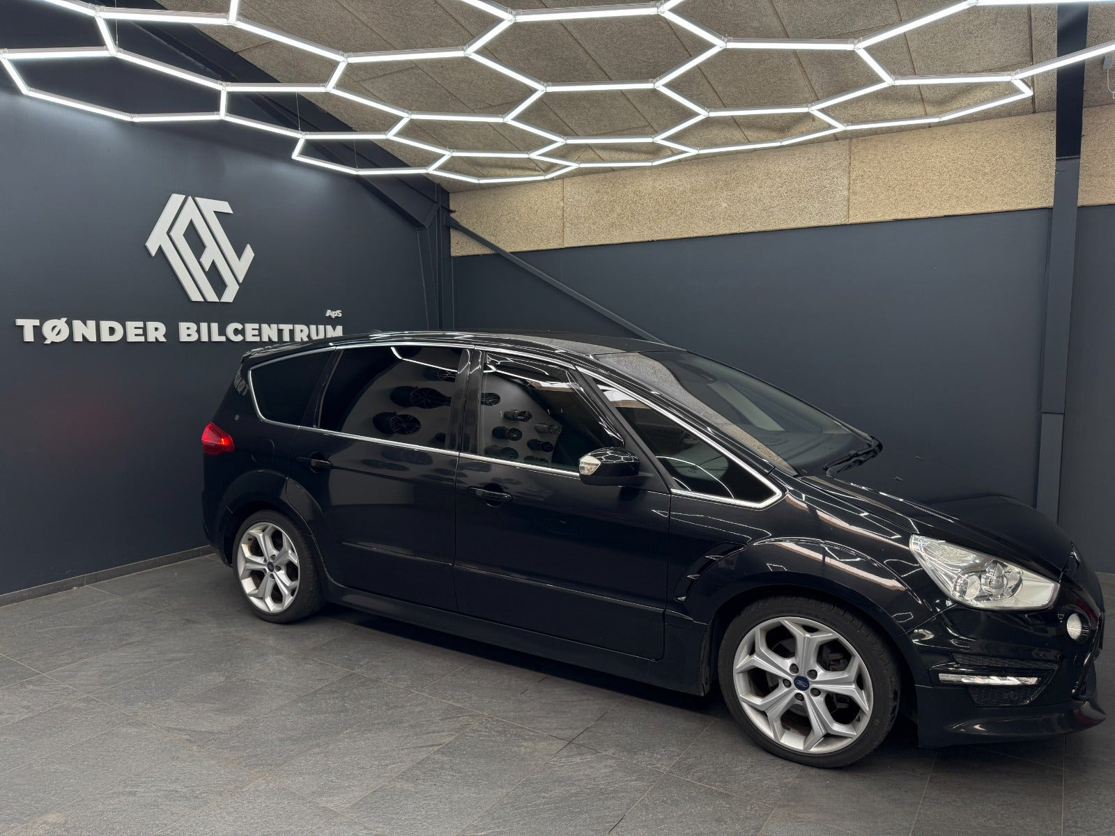 Sort Ford S-MAX fra 2014
