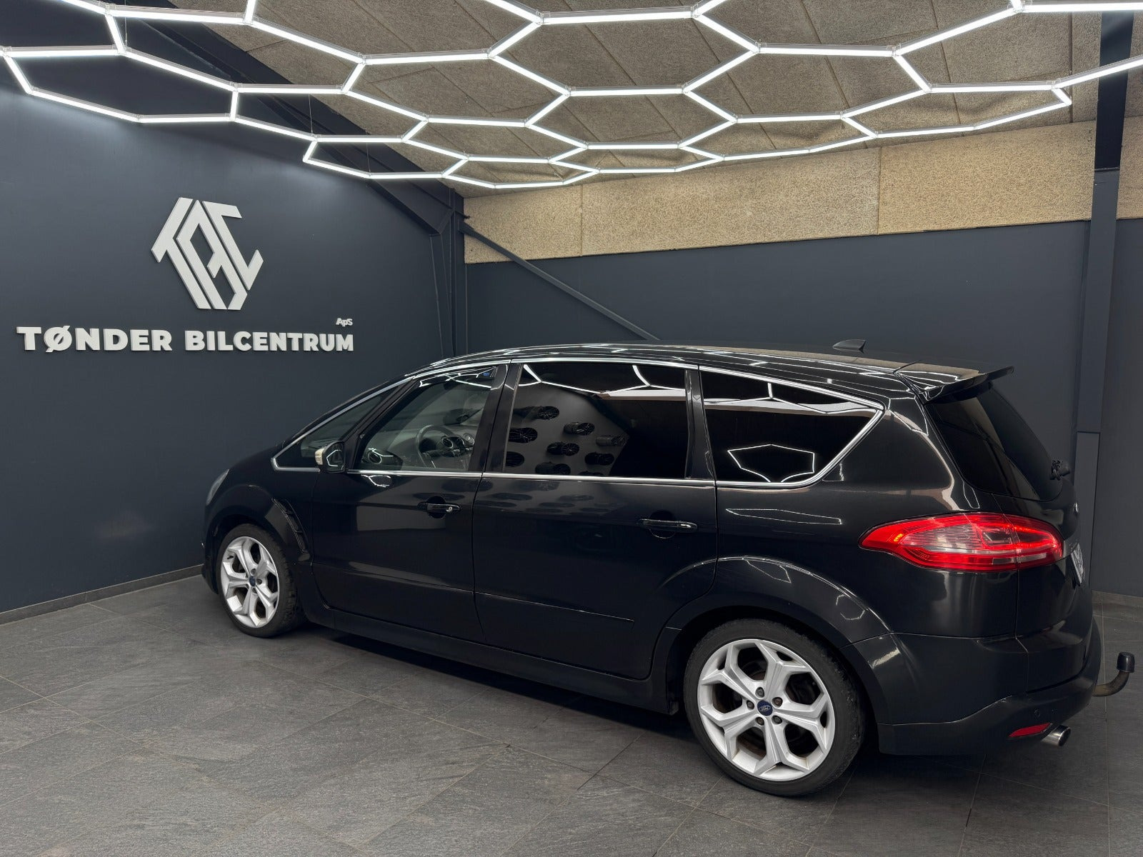Sort Ford S-MAX fra 2014