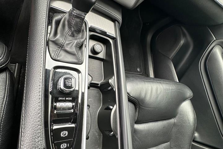 Sort Volvo XC90 fra 2019