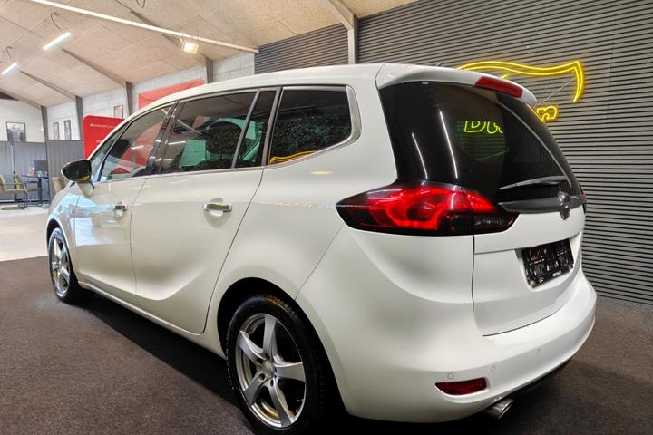 undefined Opel Zafira Tourer fra 2013