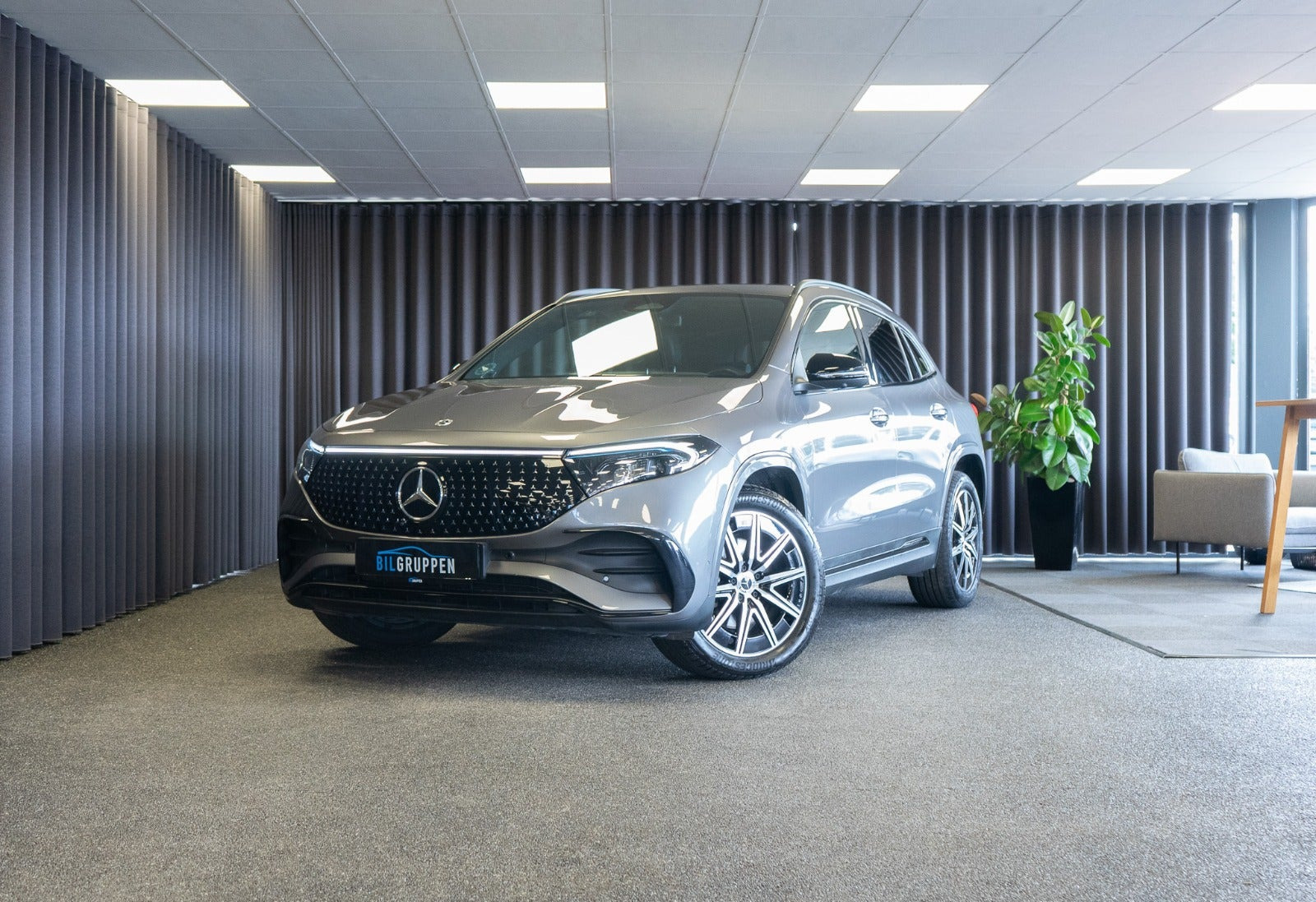 Grå Mercedes EQA250 fra 2024