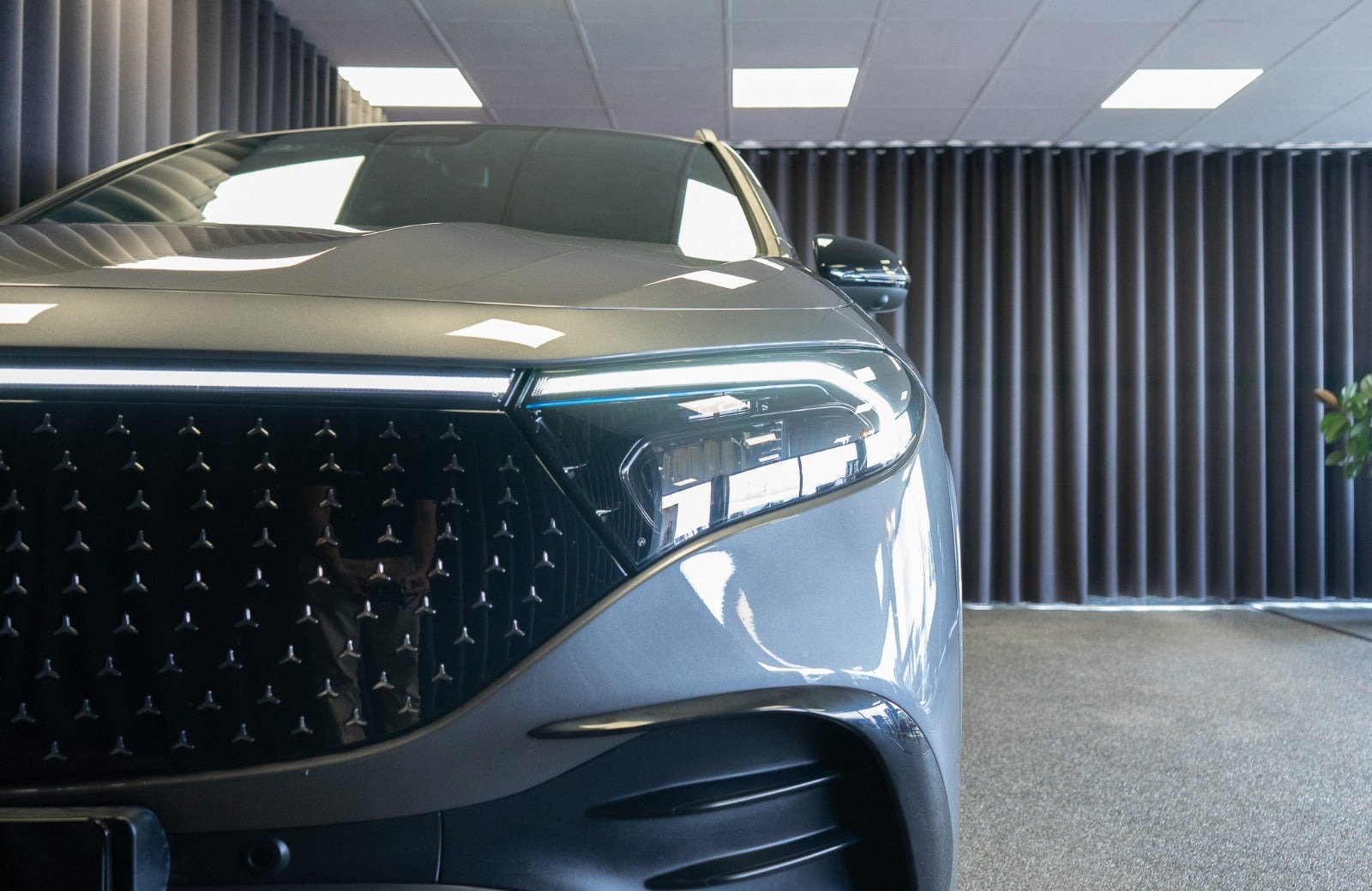 Grå Mercedes EQA250 fra 2024