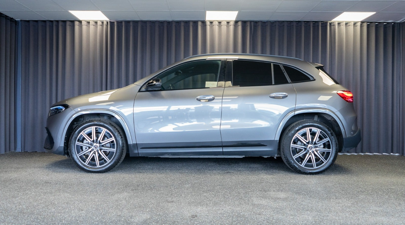 Grå Mercedes EQA250 fra 2024