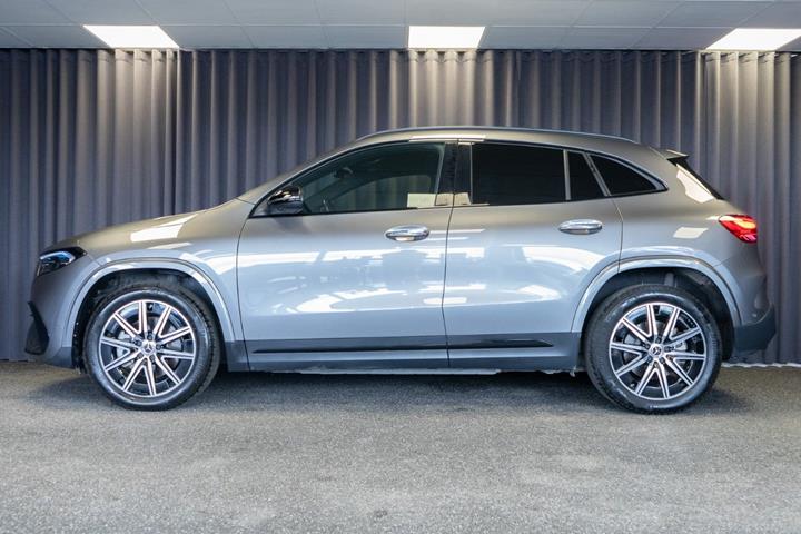 Grå Mercedes EQA250 fra 2024