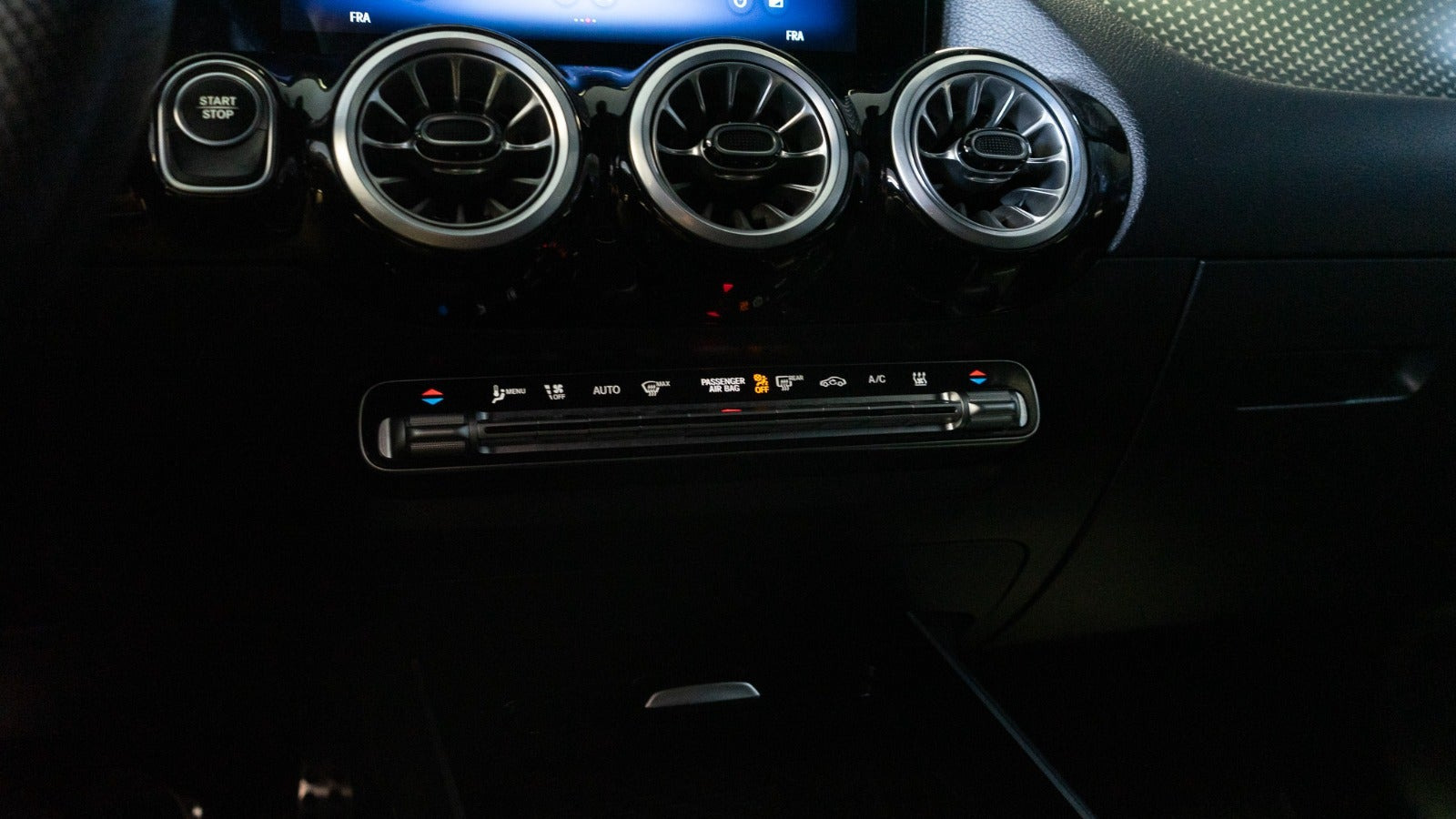 Grå Mercedes EQA250+ fra 2024