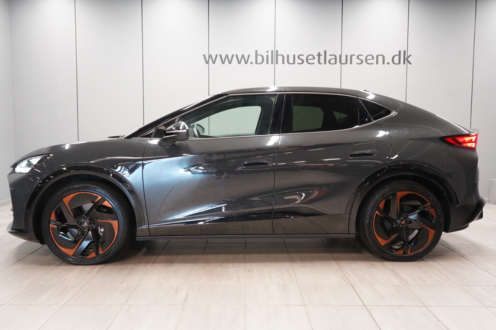 Grå Cupra Tavascan fra 2024