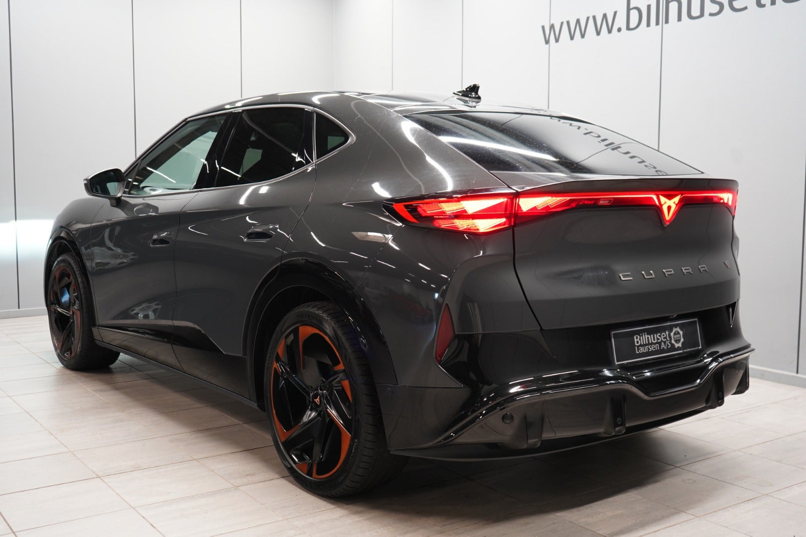 Grå Cupra Tavascan fra 2024