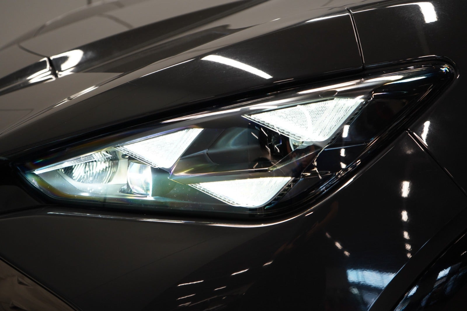 Grå Cupra Tavascan fra 2024