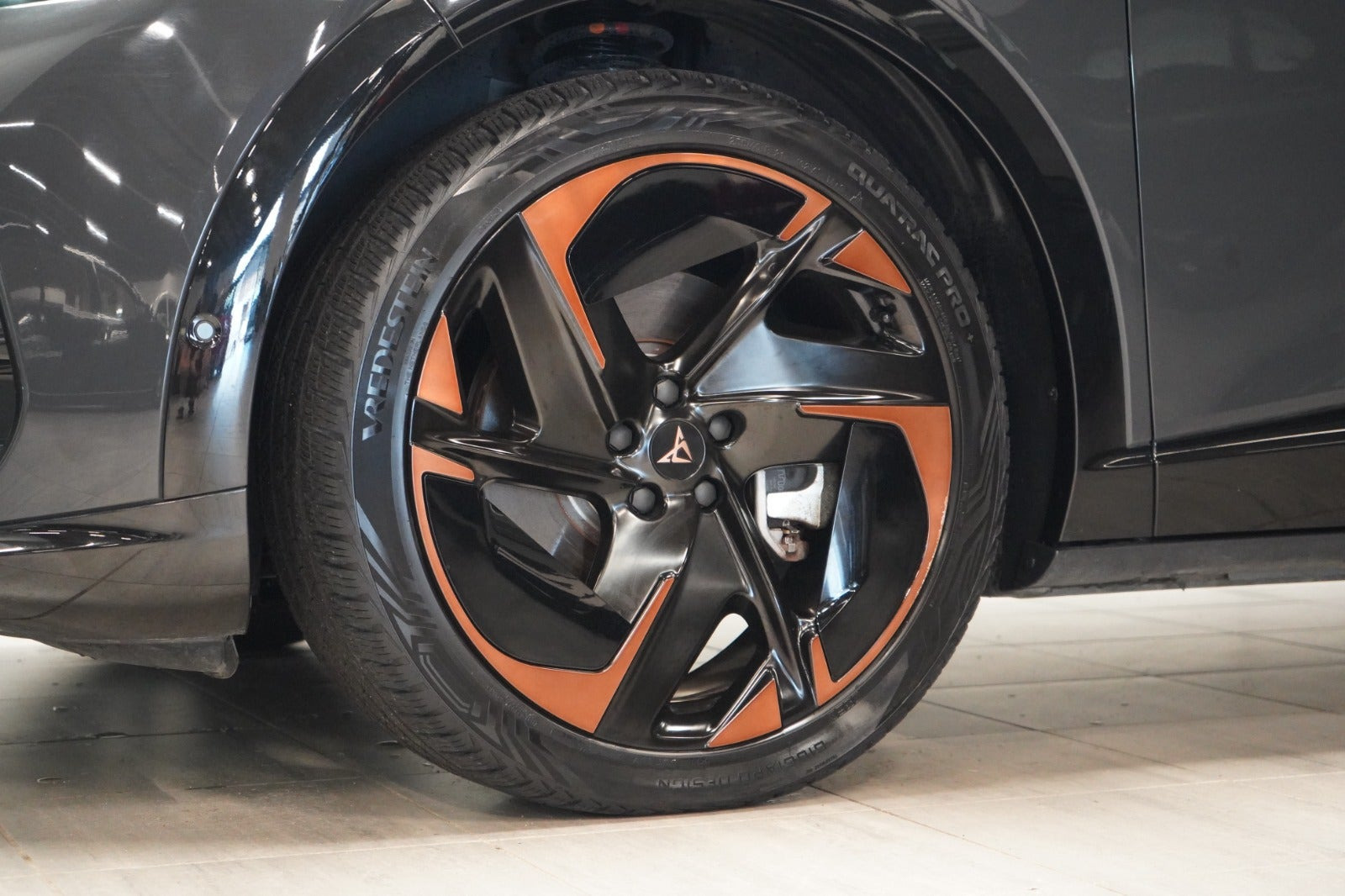 Grå Cupra Tavascan fra 2024