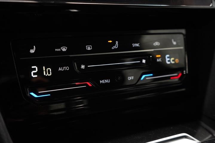Sølv VW Arteon fra 2021