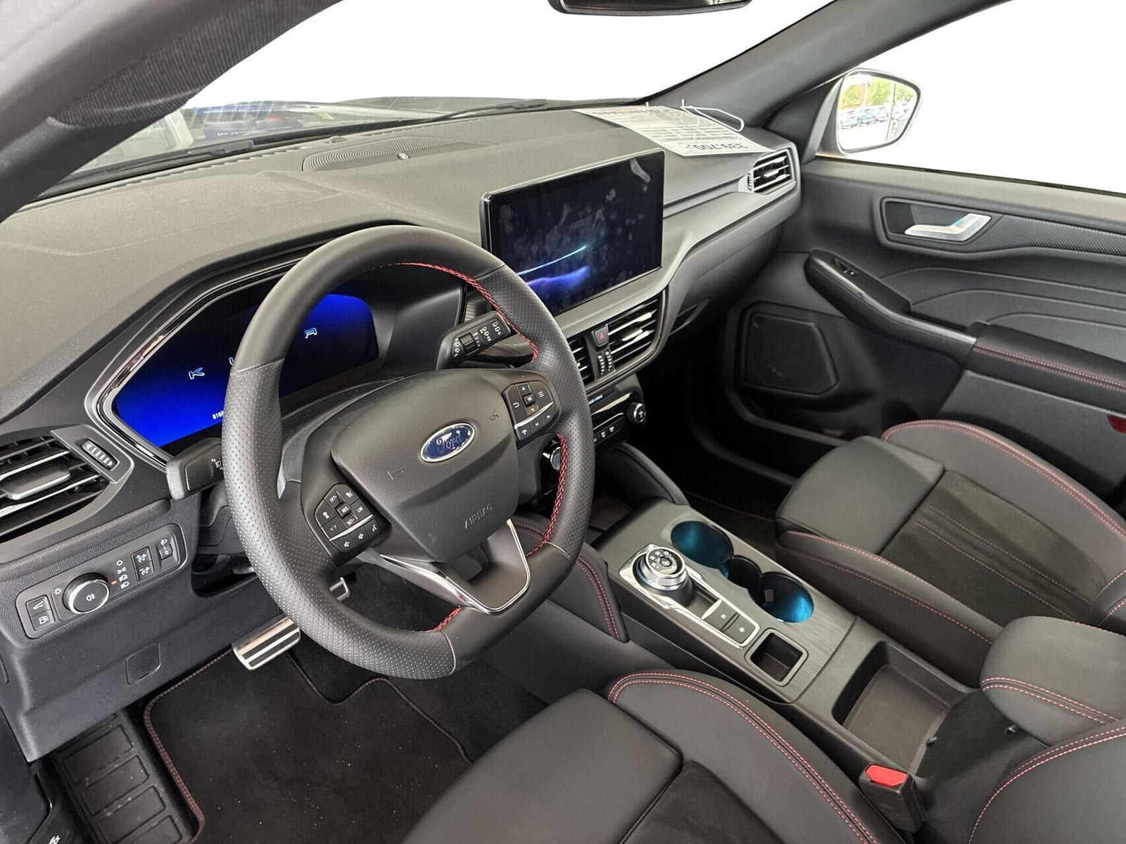 Grå Ford Kuga fra 2025