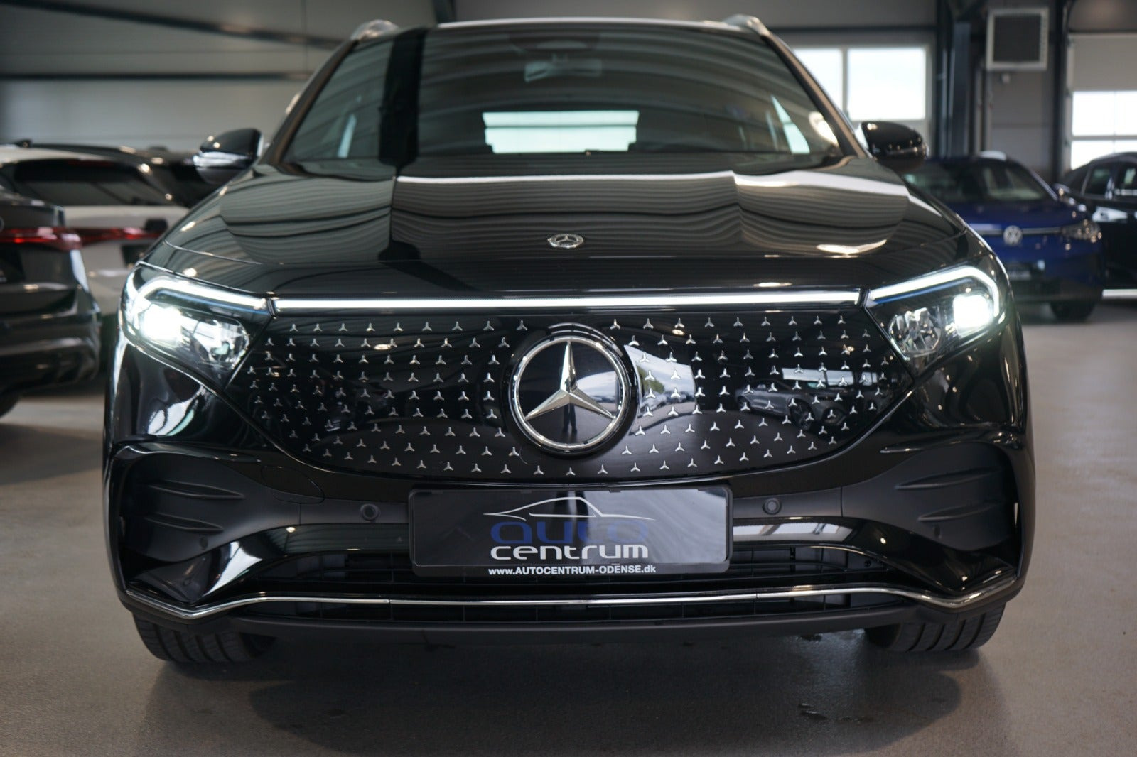 Grå Mercedes EQA300 fra 2025