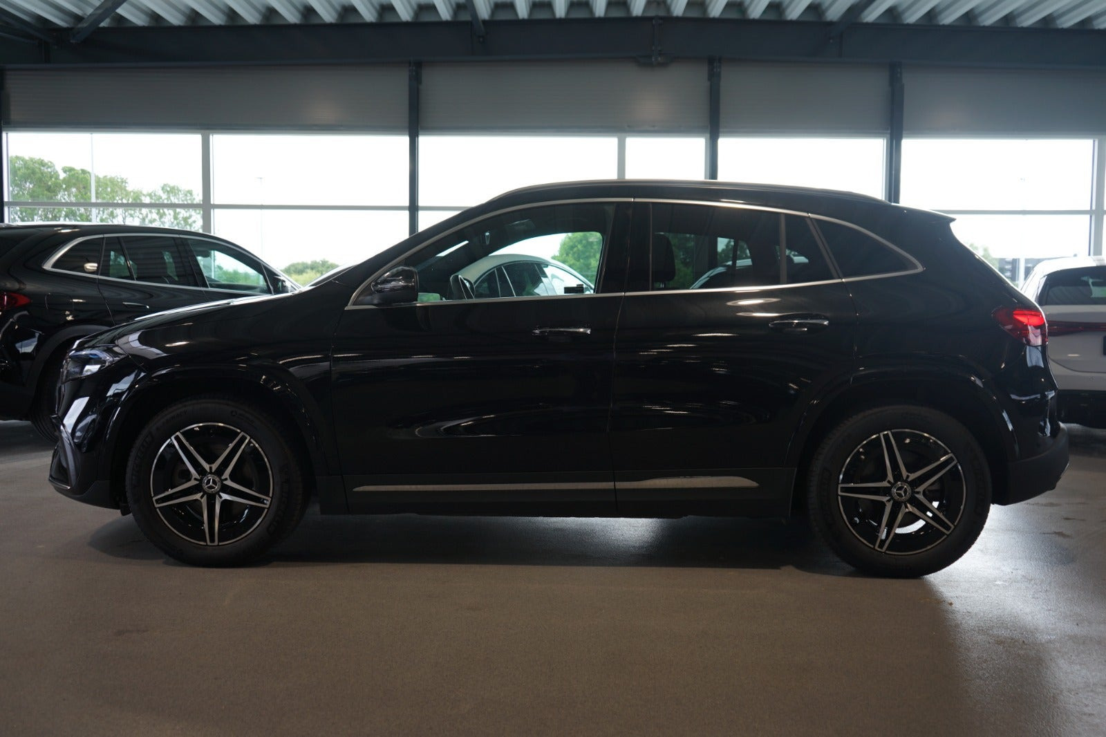 Grå Mercedes EQA300 fra 2025