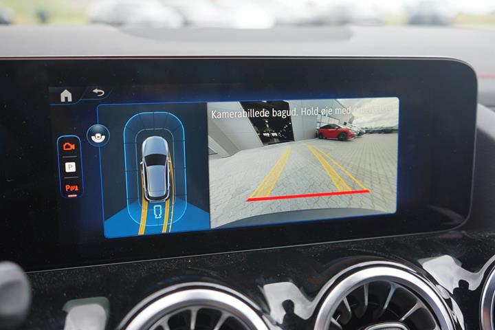 Grå Mercedes EQA300 fra 2025