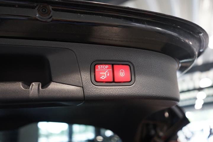 Grå Mercedes EQA300 fra 2025