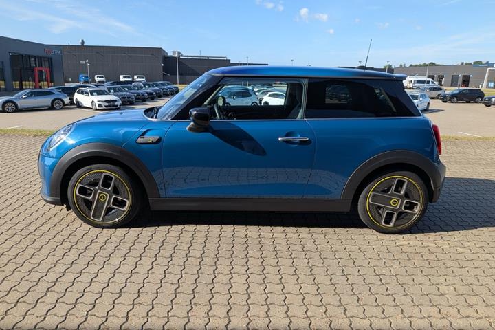 Blå Mini Cooper SE fra 2023