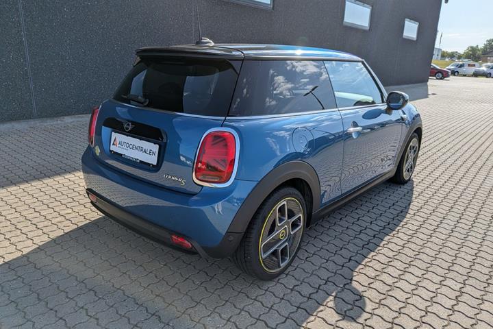 Blå Mini Cooper SE fra 2023