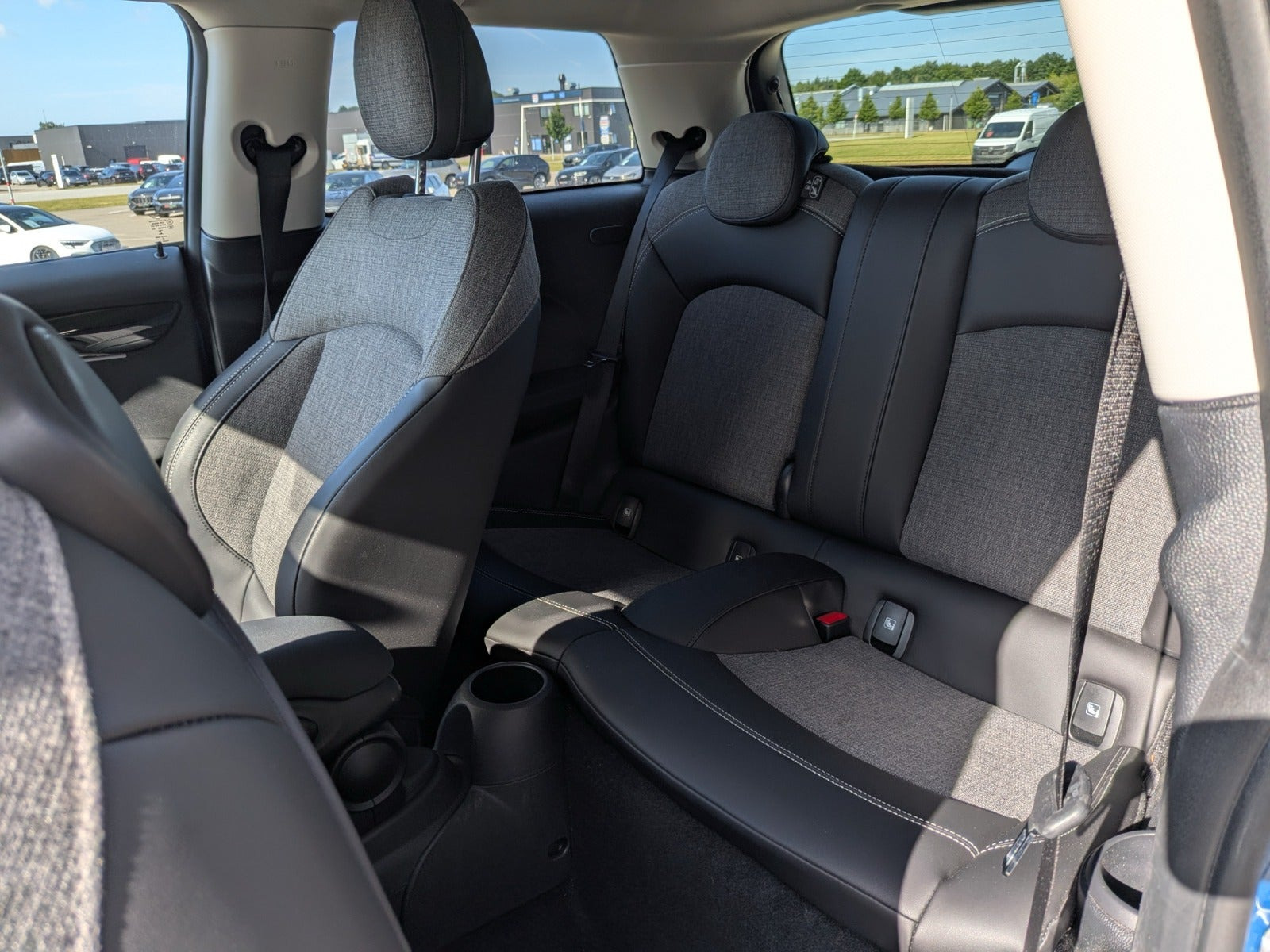 Blå Mini Cooper SE fra 2023
