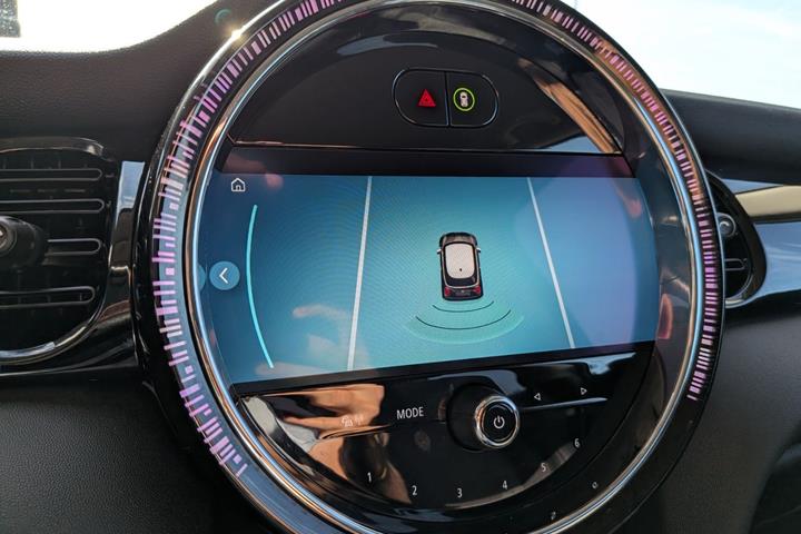 Blå Mini Cooper SE fra 2023