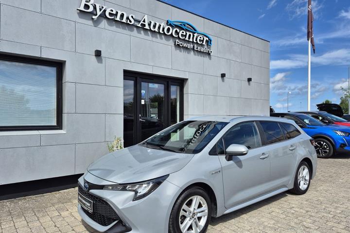 Grå Toyota Corolla fra 2021