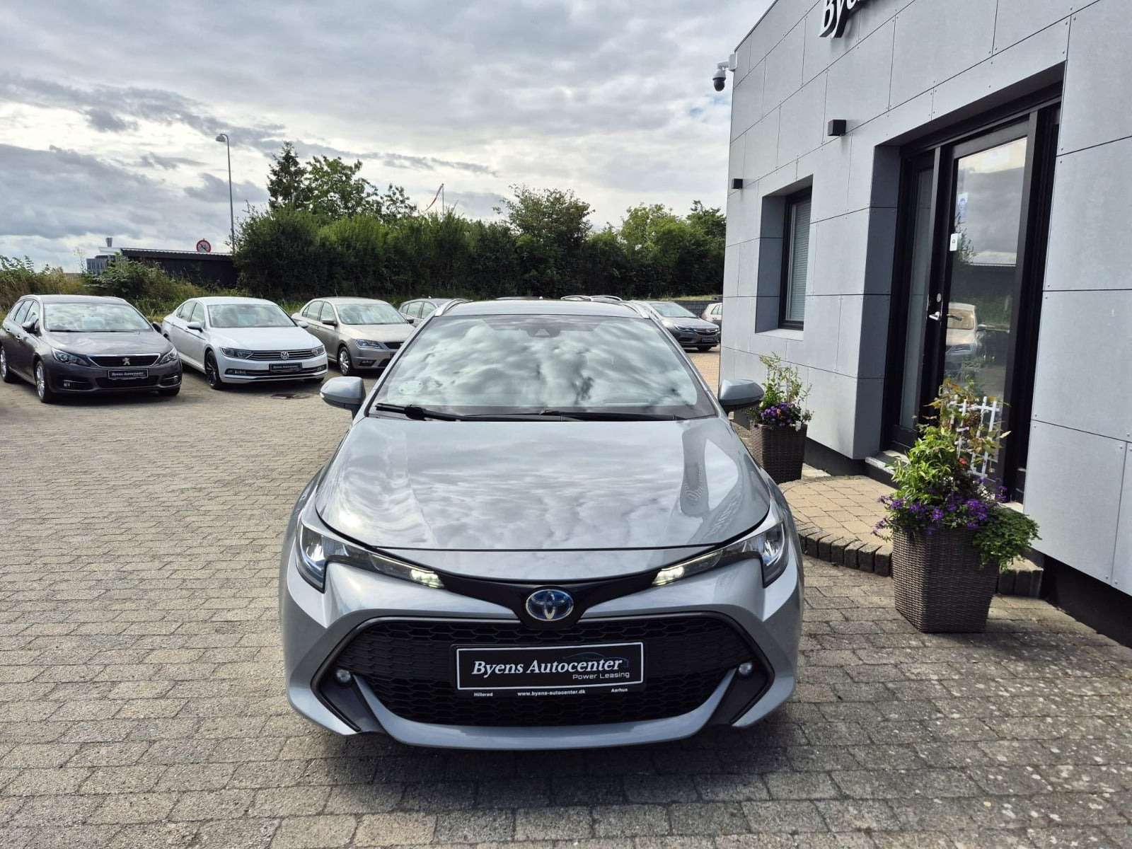 Grå Toyota Corolla fra 2021