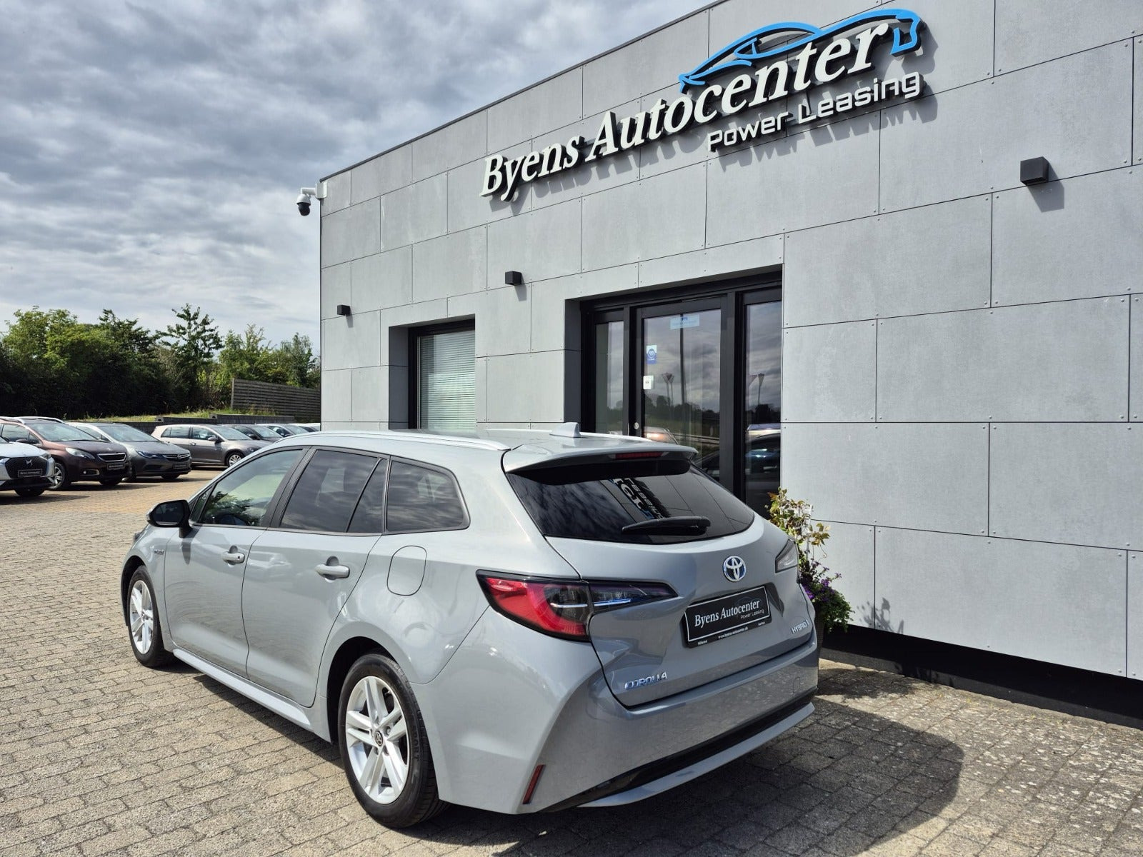 Grå Toyota Corolla fra 2021