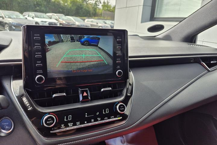 Grå Toyota Corolla fra 2021