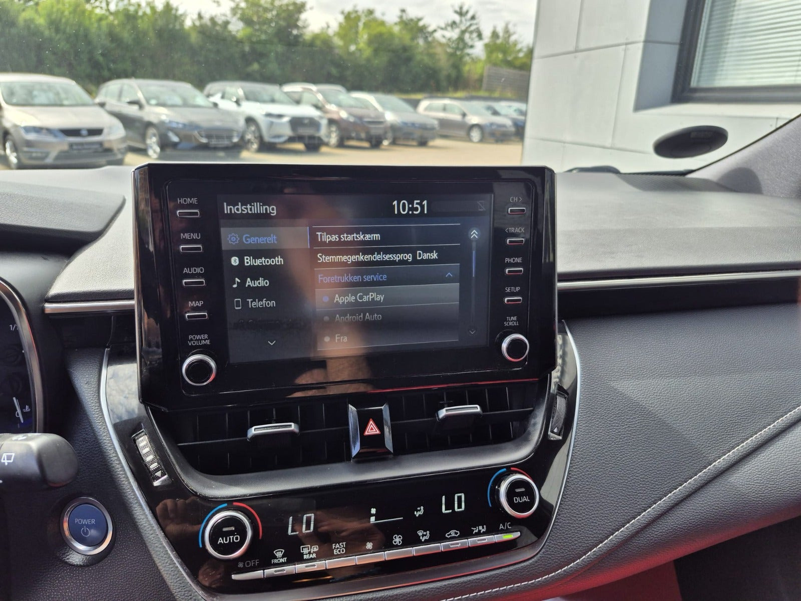 Grå Toyota Corolla fra 2021