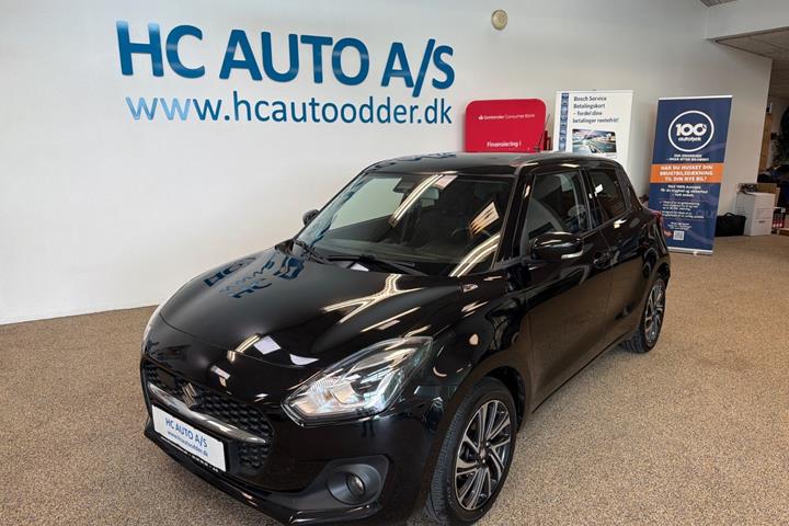 Sort Suzuki Swift fra 2021 set udefra