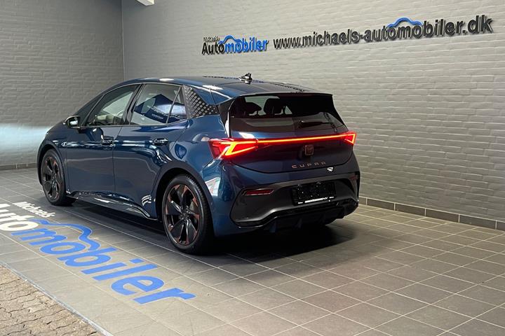 Blå Cupra Born fra 2024