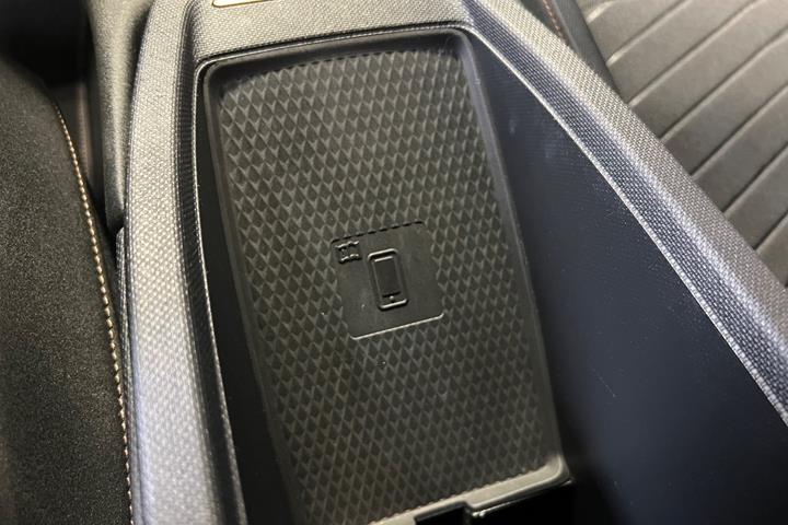 Blå Cupra Born fra 2024
