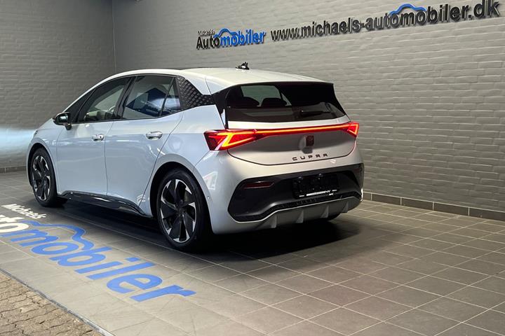 Sølv Cupra Born fra 2024