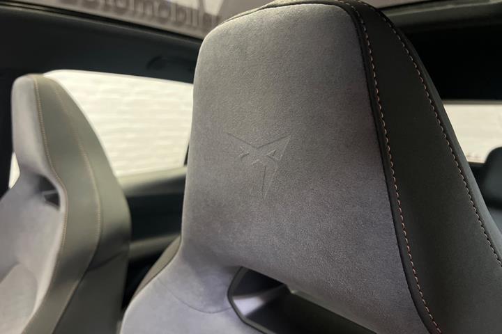 Sølv Cupra Born fra 2024