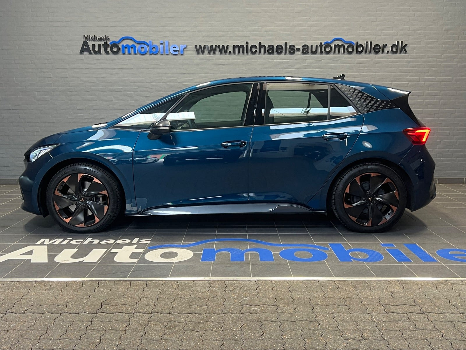 Blå Cupra Born fra 2023