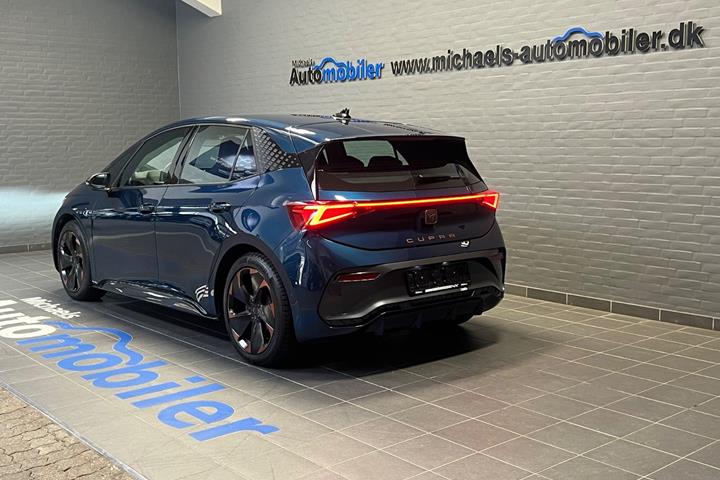 Blå Cupra Born fra 2023